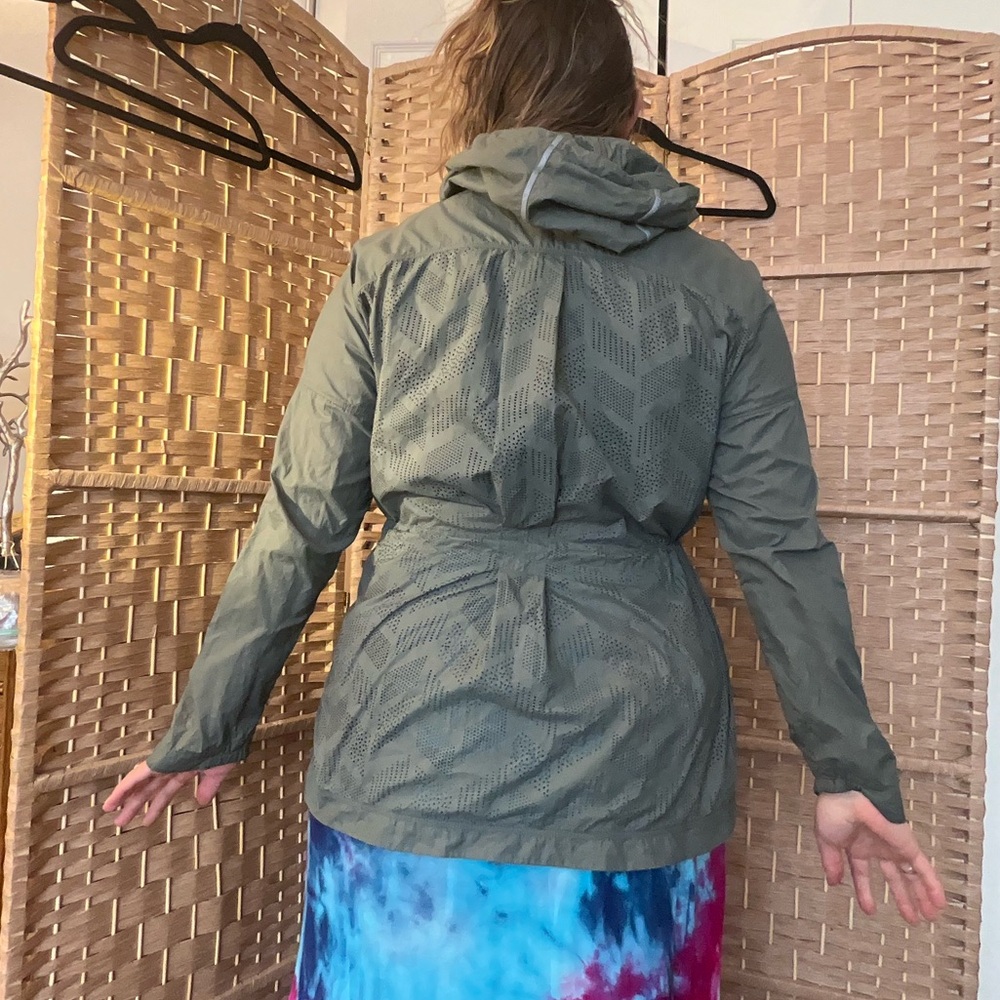 Athleta Packable Windbreaker - image 13